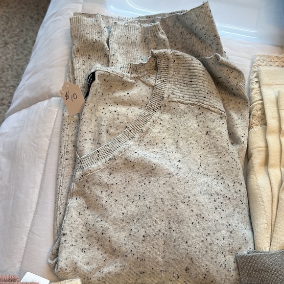 6 women’s sweaters, M\L - Picture 2 of 14